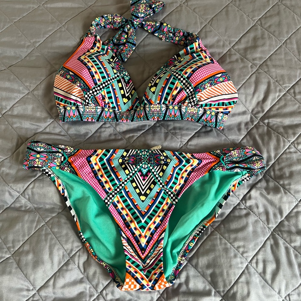 Jessica Simpson Multicolor Geometric Bikini: Size L